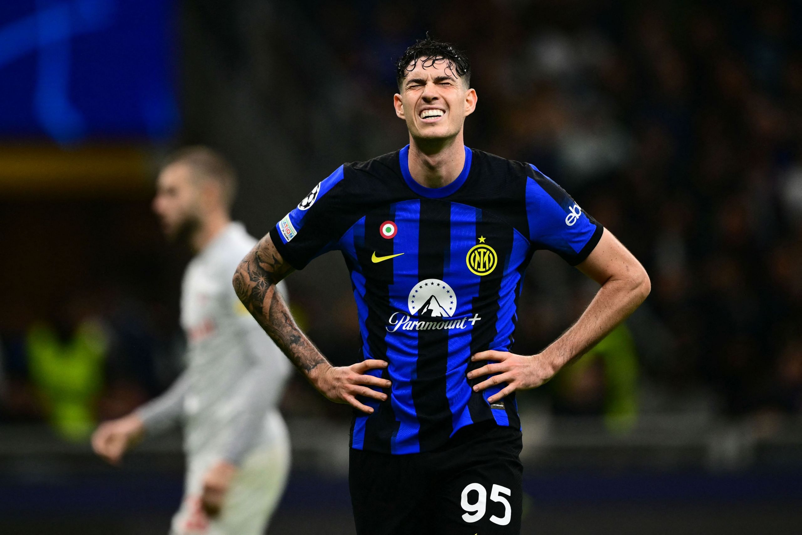 Bastoni Tidak Jadi Tinggalkan Inter Milan!